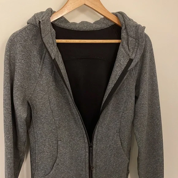 Lululemon Scuba gray full zip Great condition. Womens size 6 - Picture 7 of 9